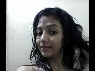 素敵なおっぱい浴室自分撮りとインドの美しいインドの少女 -  Wowmoyback