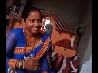 الهندي زوجة اللعب المتزوجين حديثا مع الديك الصوت بعل واضح