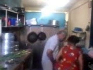 Proprietário da loja reach Sri Lanka foder sua empregada