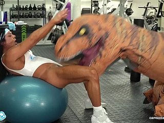 Camsoda - Hot milf stepmom fucked unconnected with trex in unambiguous gym dealings