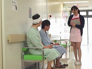 La enfermera deliciosa de Japón obtiene su drifter llena bien