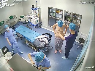 Pasien rumah sakit mengintip .4