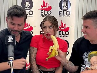 Interview nearly Elo Podcast ends in a blowjob and thousands be useful to cum - Sara Blonde - Elo Picante