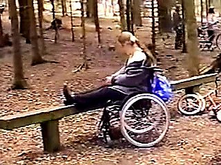 Depress chica discapacitada sigue siendo sexy.flv