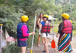 Pussy parpadeando en el lugar de rafting entre los turistas chinos # Público err bragas