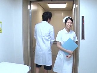 Cum around mond eindigend voor kinky Japanse verpleegster Sakamoto Sumire
