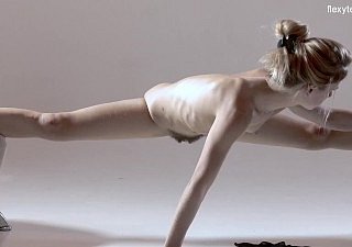Russian hot puristic gymnast Rita Mochalkina