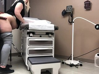 Doctor gevangen seks met zwangere patiënt