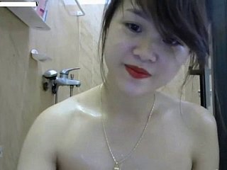 هونغ كونغ الآسيوية في سن المراهقة عارية تظهر حمام محلية الصنع لصديقها